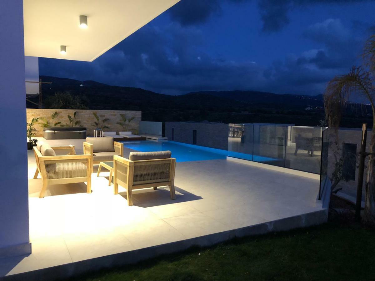 Golden Shore Paphos Exterior photo