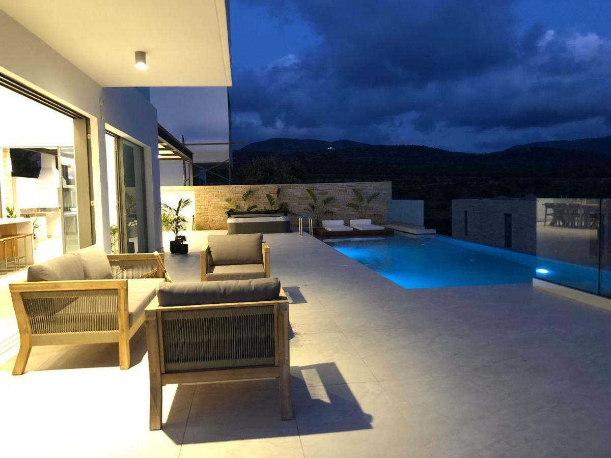 Golden Shore Paphos Exterior photo