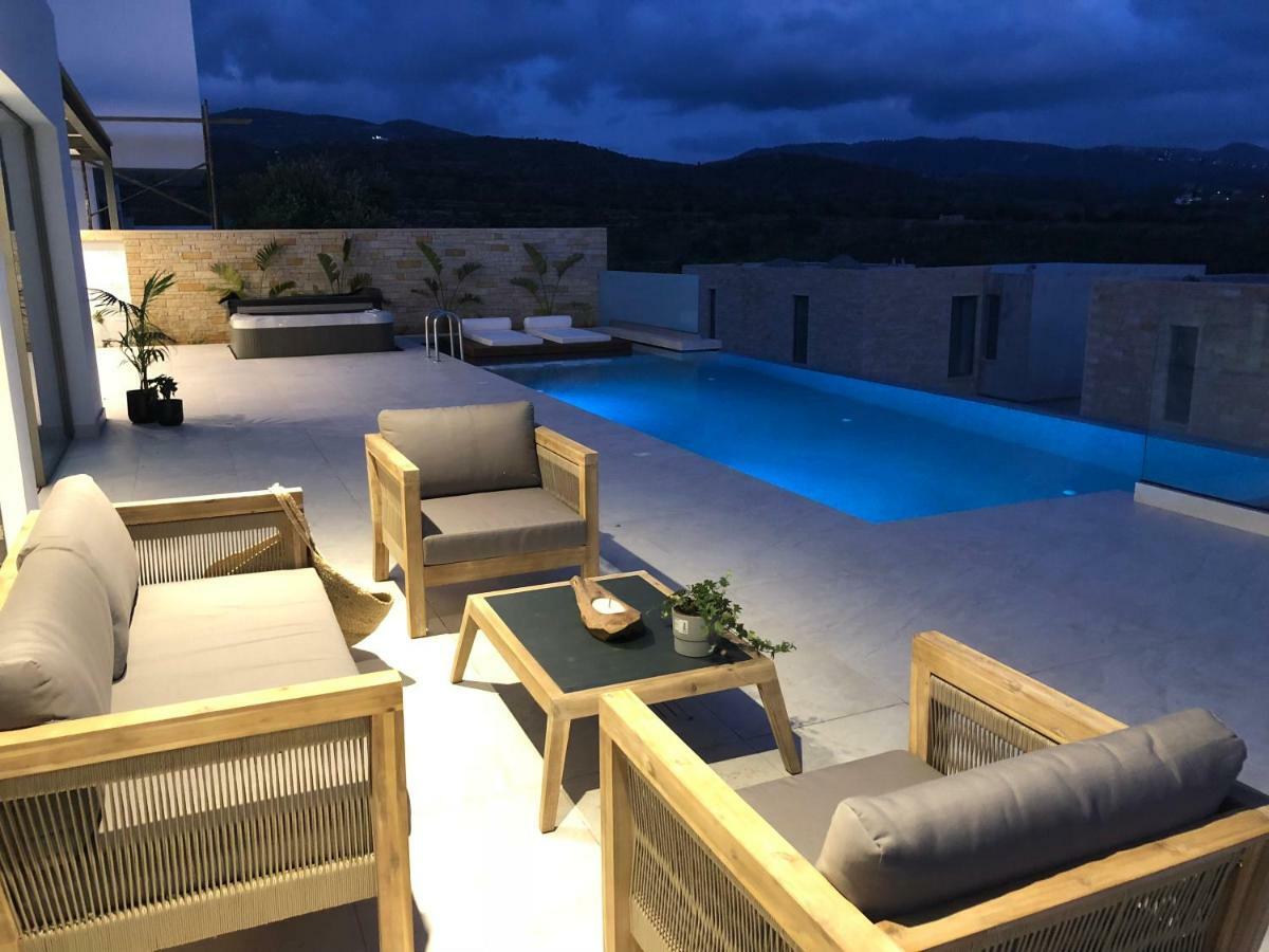 Golden Shore Paphos Exterior photo