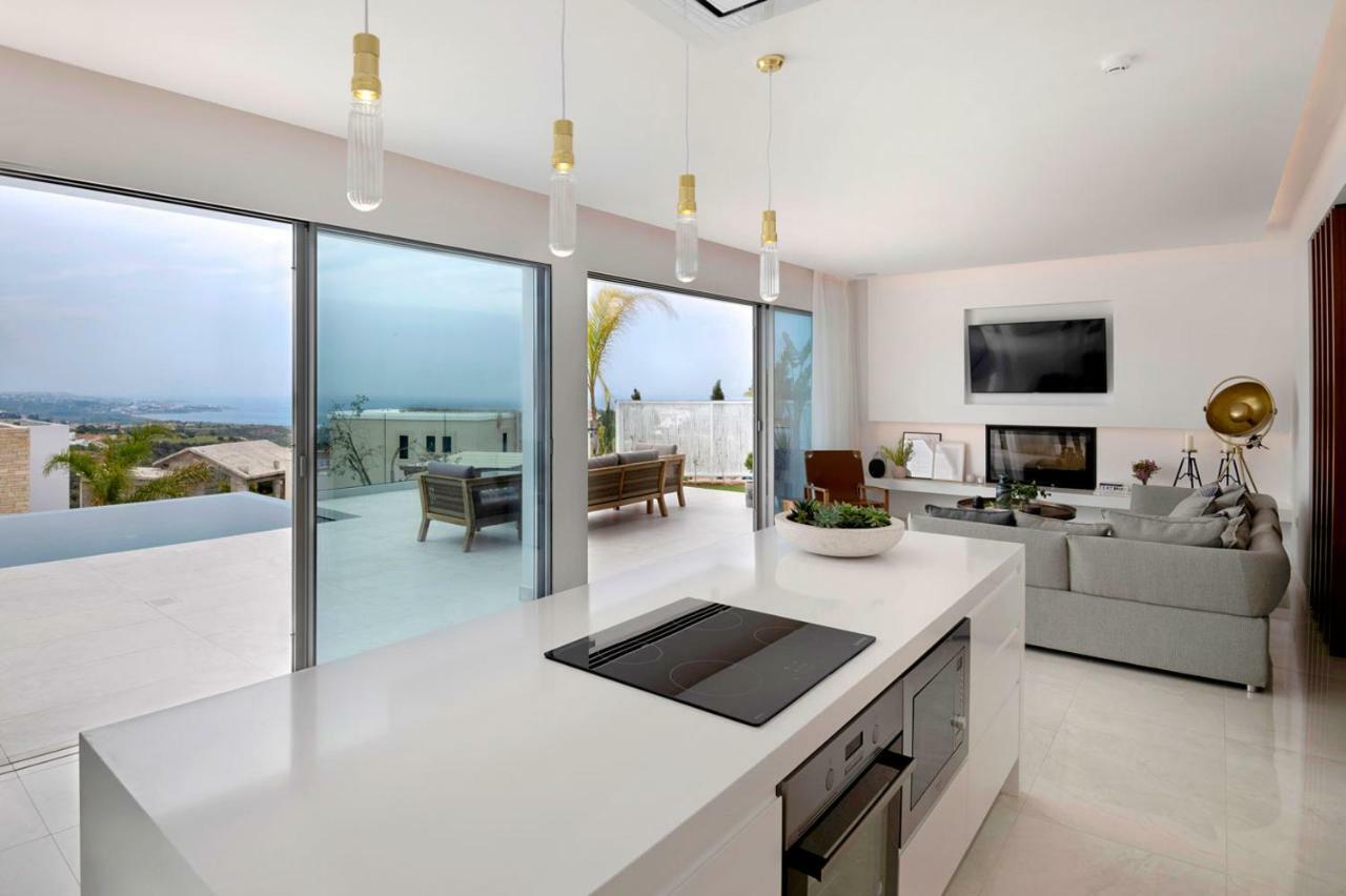 Golden Shore Paphos Exterior photo