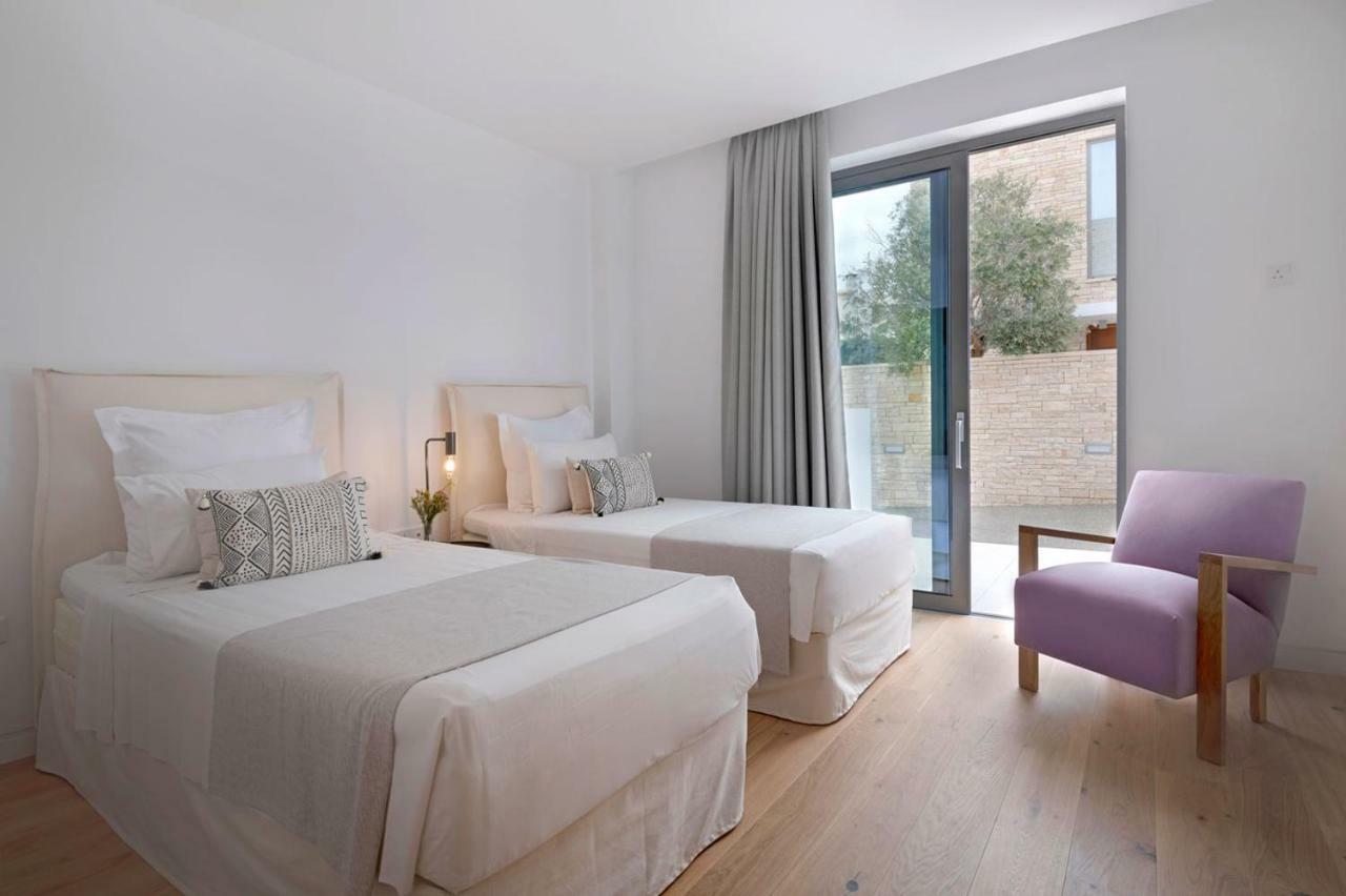 Golden Shore Paphos Exterior photo
