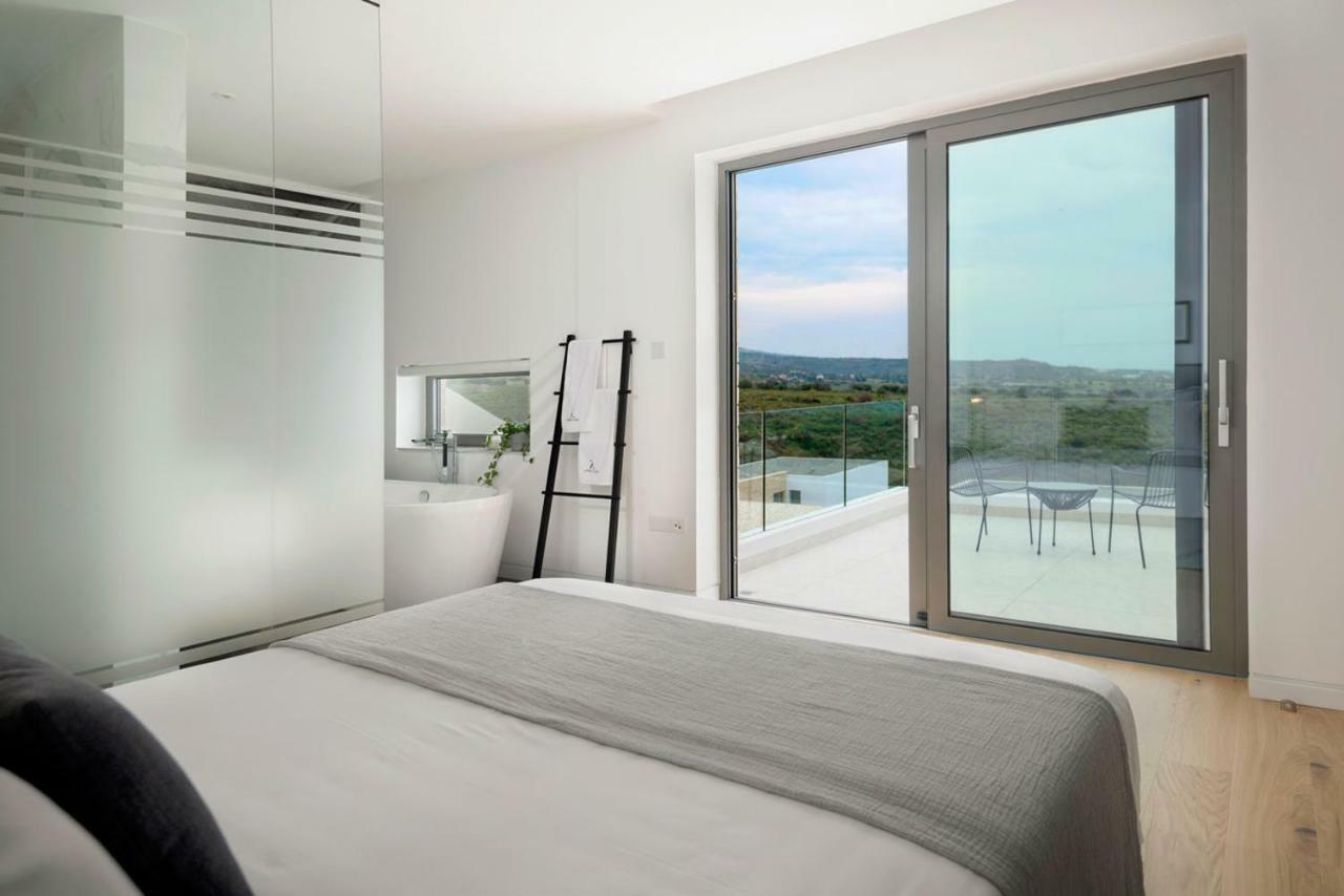 Golden Shore Paphos Exterior photo